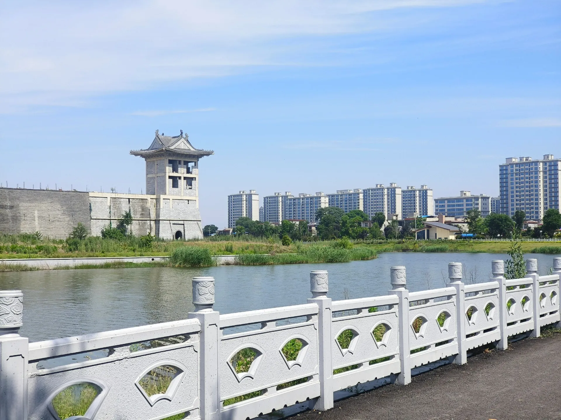 太原古县城护城河护栏