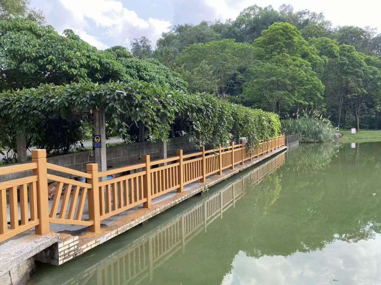 惠河公园水泥仿木栏杆项目