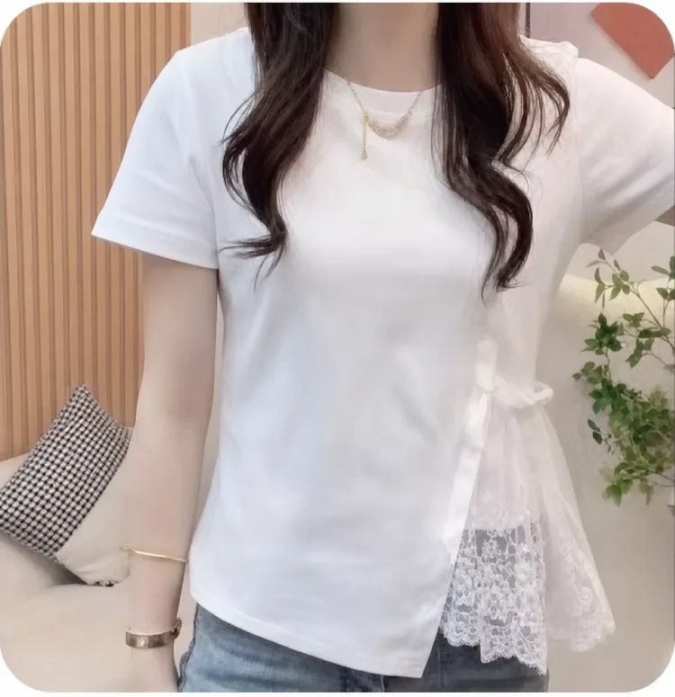 Best-selling T-shirts for women at Thai boutique