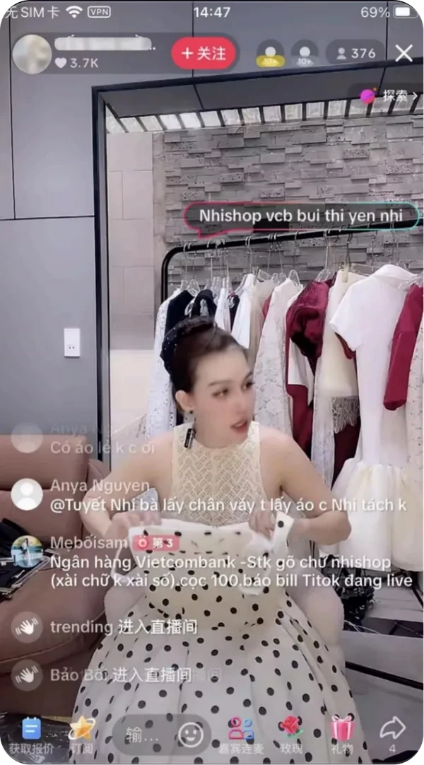 Influencer Live Stream - Dress Showcase