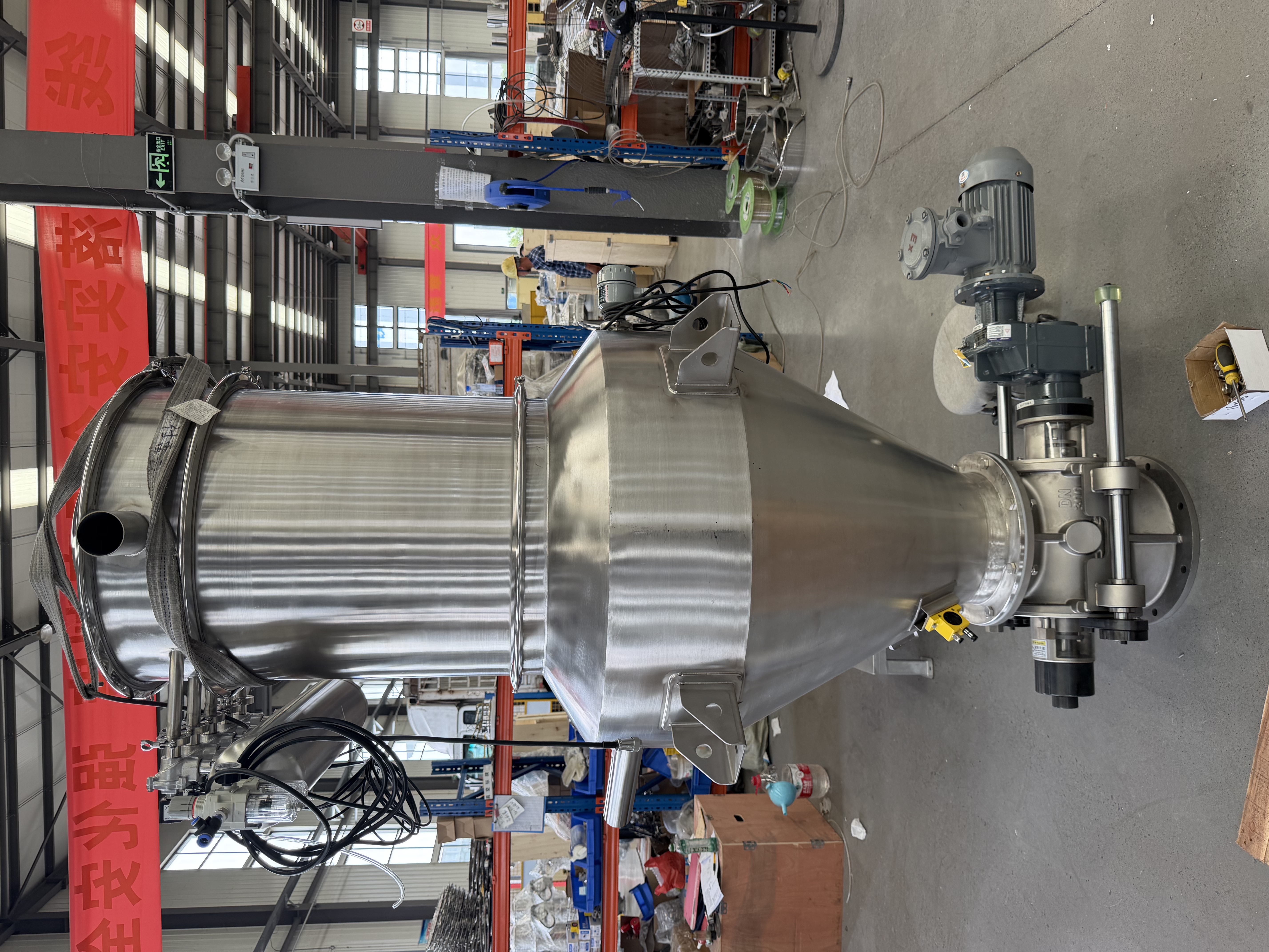 Anti-contamination technical solution for lithium battery material handling