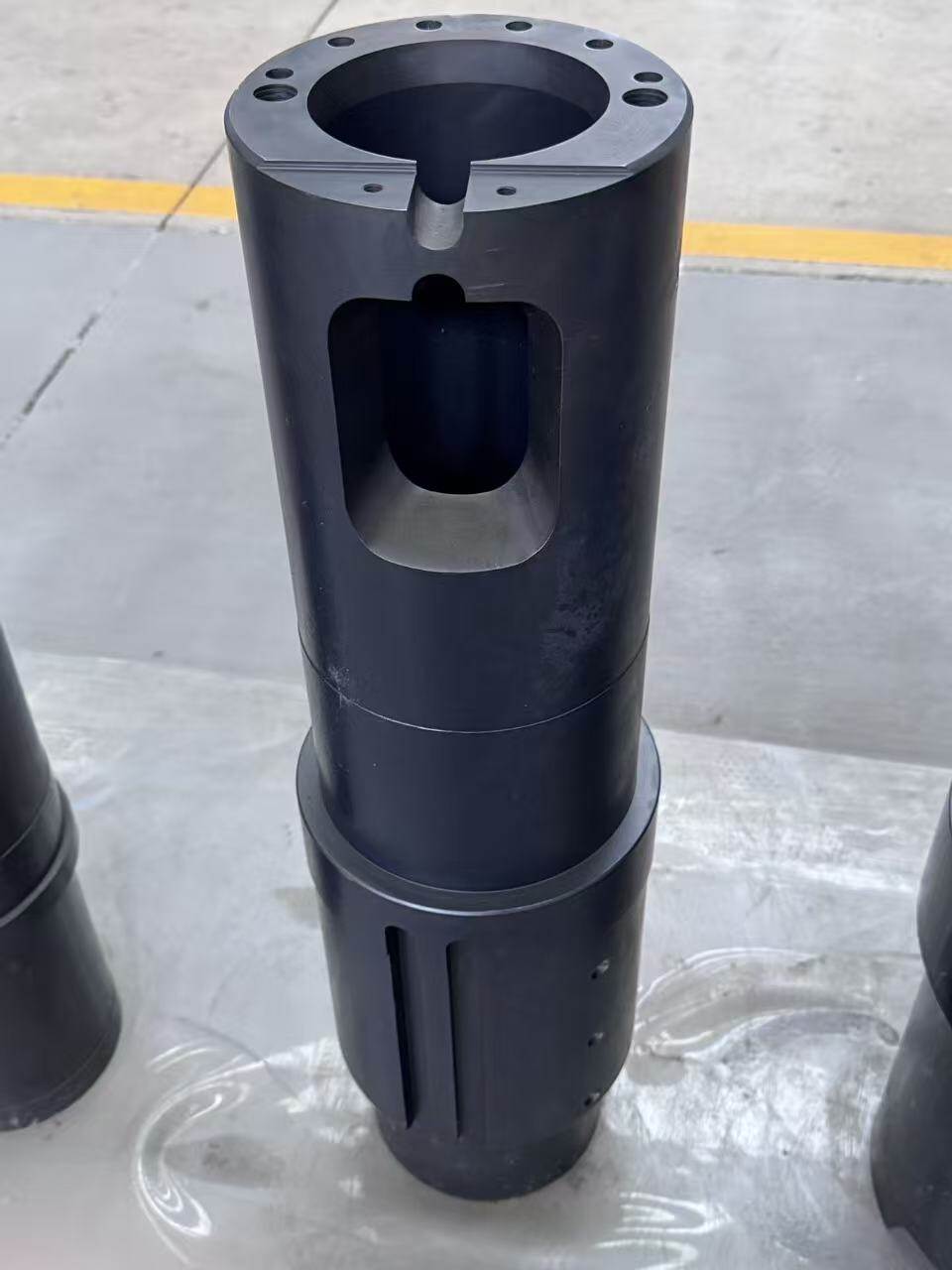 Integrated water/oil-cooled shot chamber