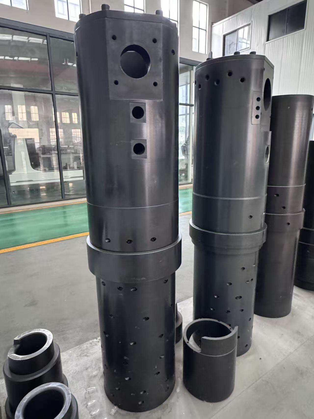 Liner-type replaceable cold chamber for water/oil cooling