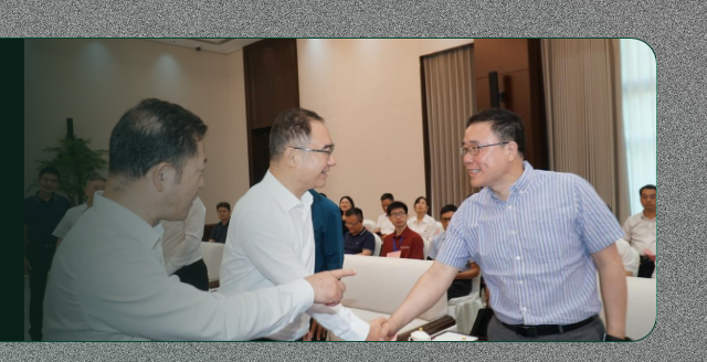 政企对接会议现场交流画面