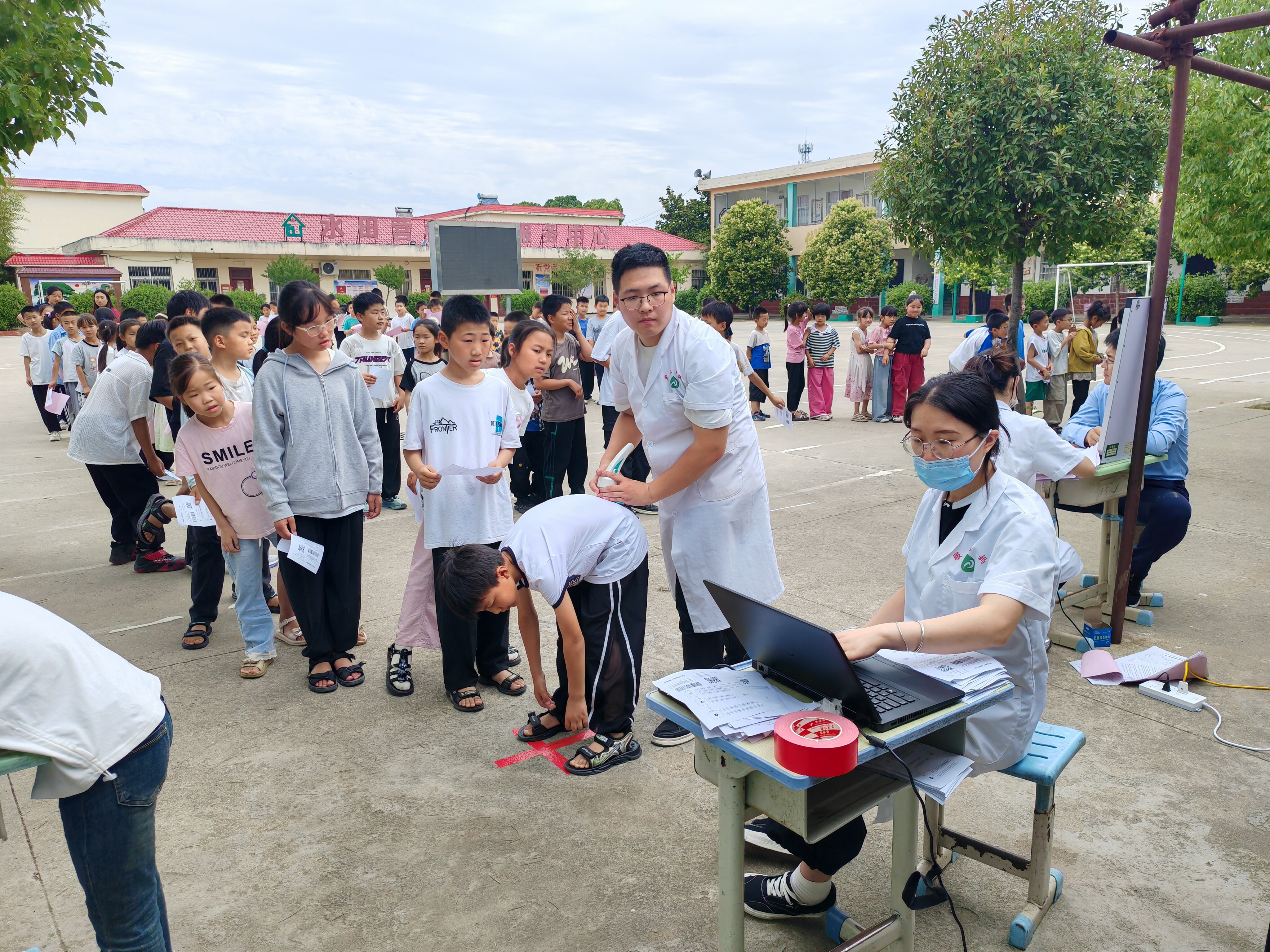 完成万例校园脊柱筛查