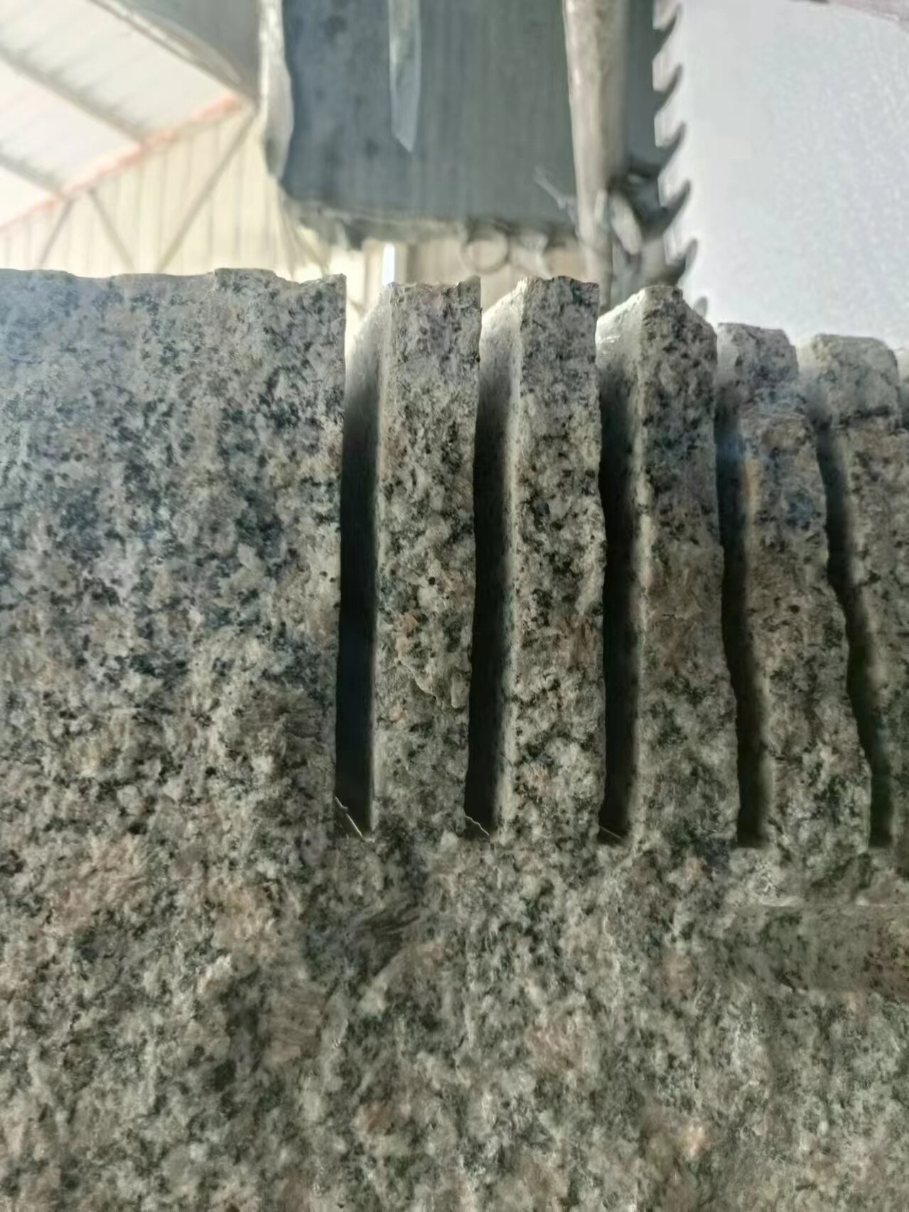 Liaoning Stone Processing Factory: Actual Cutting Video of Our Combined Saw Blades at the Site 2