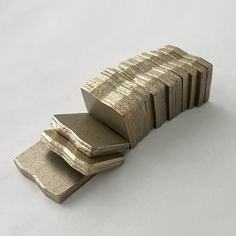 Pressureless sintered cutter head