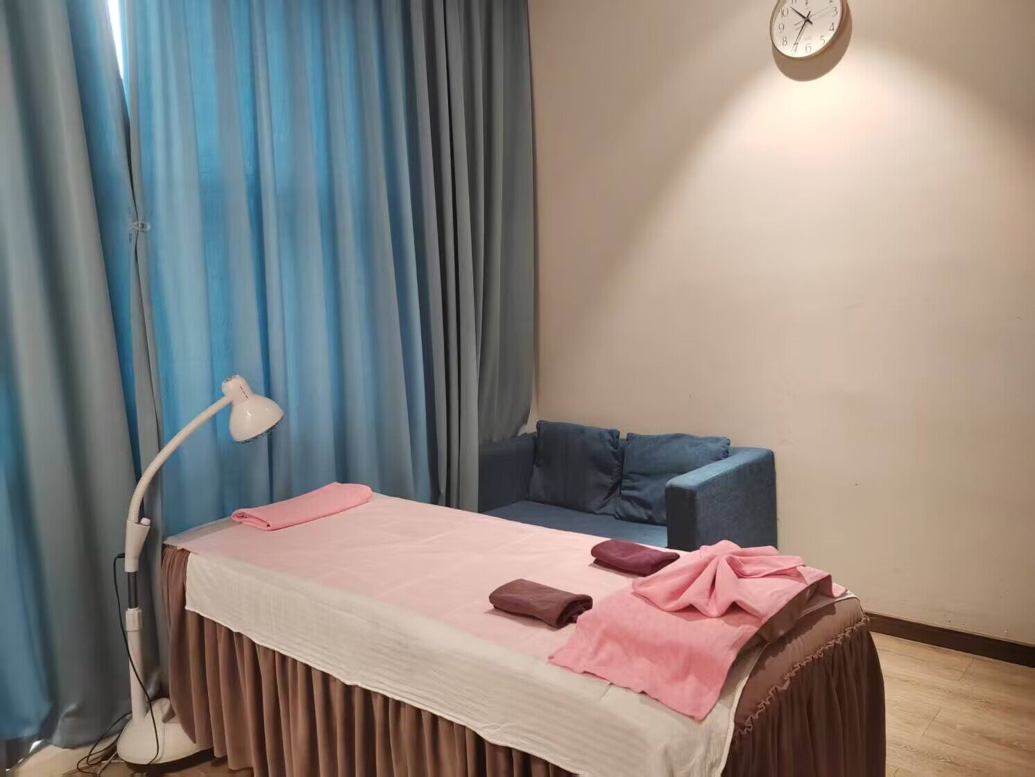 成都产后修复_舒适休息区调理床实拍