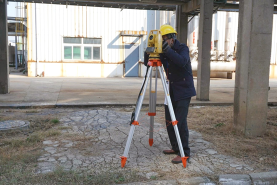 4D Digital Surveying Engineer Operating Total Station