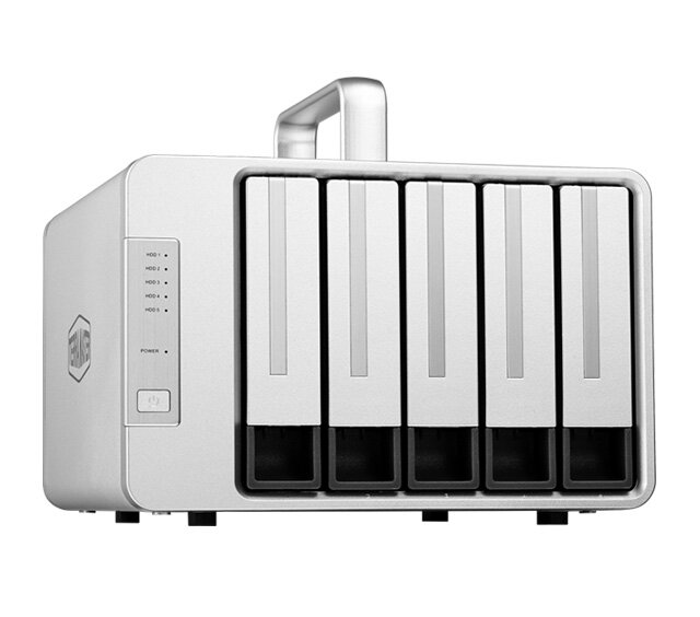 D5 Thunderbolt 3 2