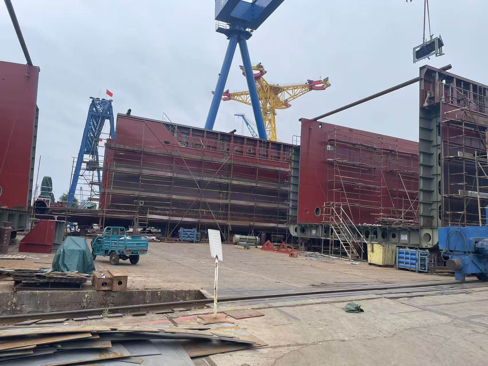 船厂建造现场 - Shipyard Construction Site