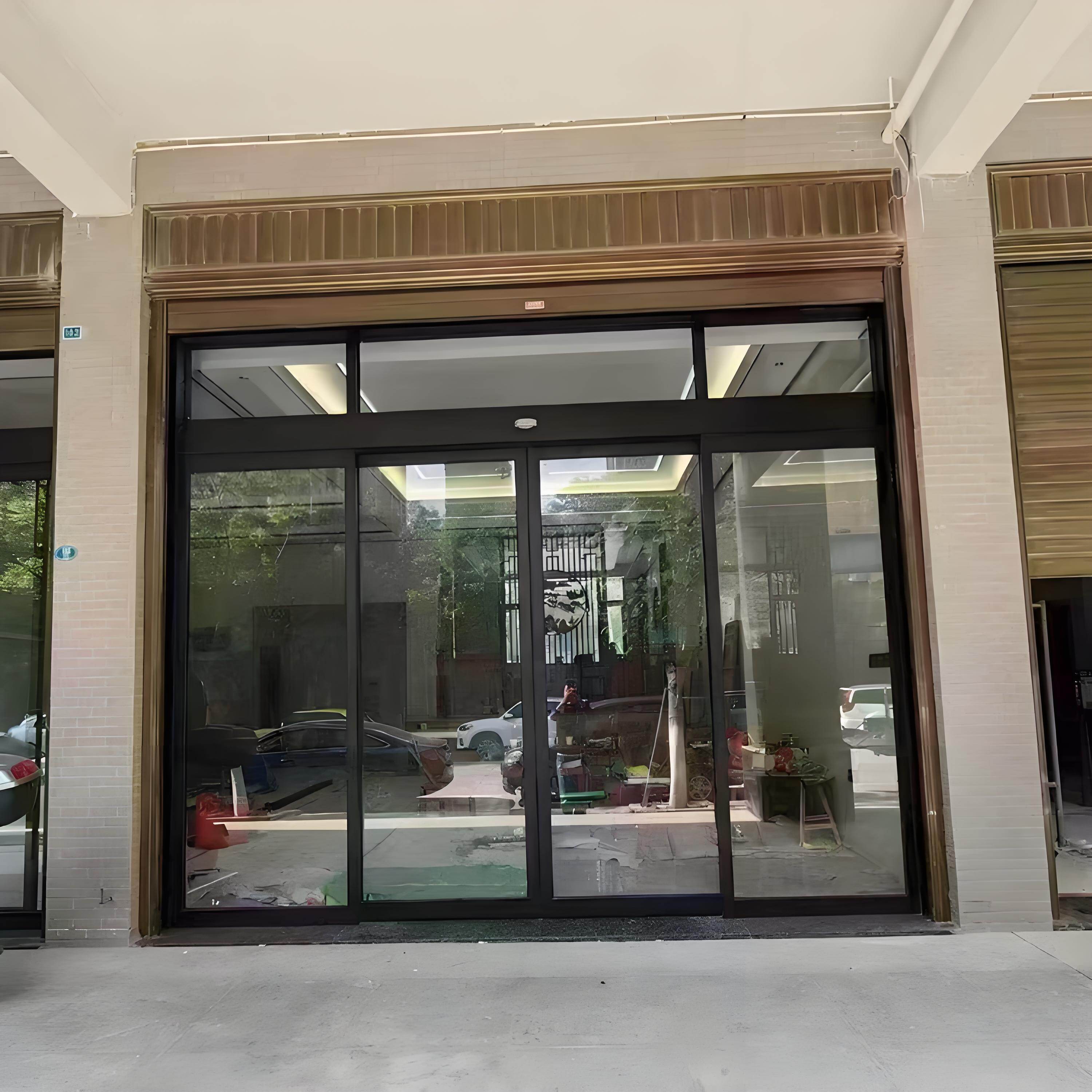 有框型材自动门展示图