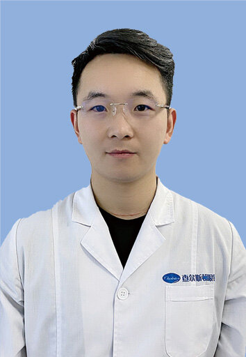 Charles Van Deqiang Professional Headshot