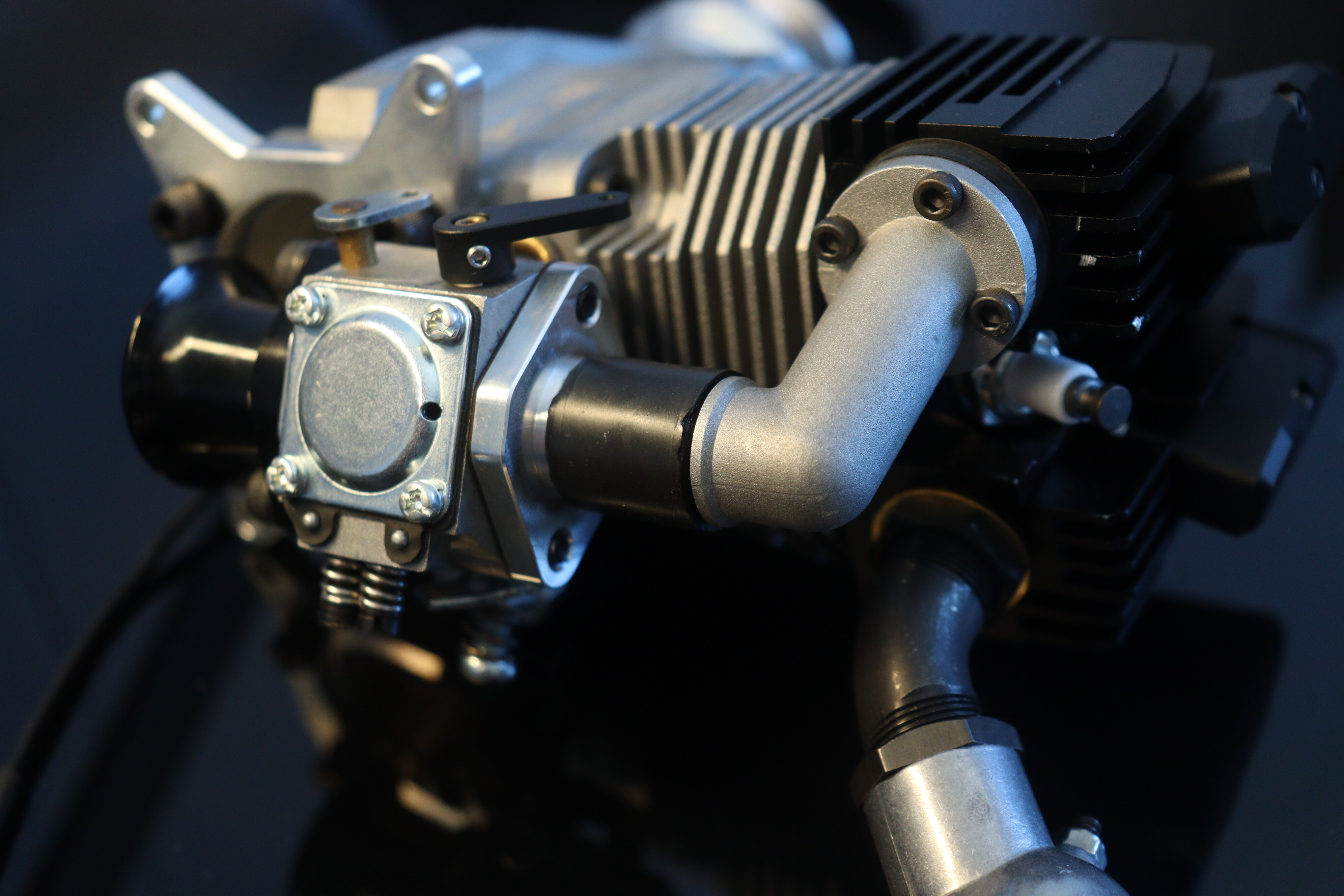 Intake manifold and carburetor connection details