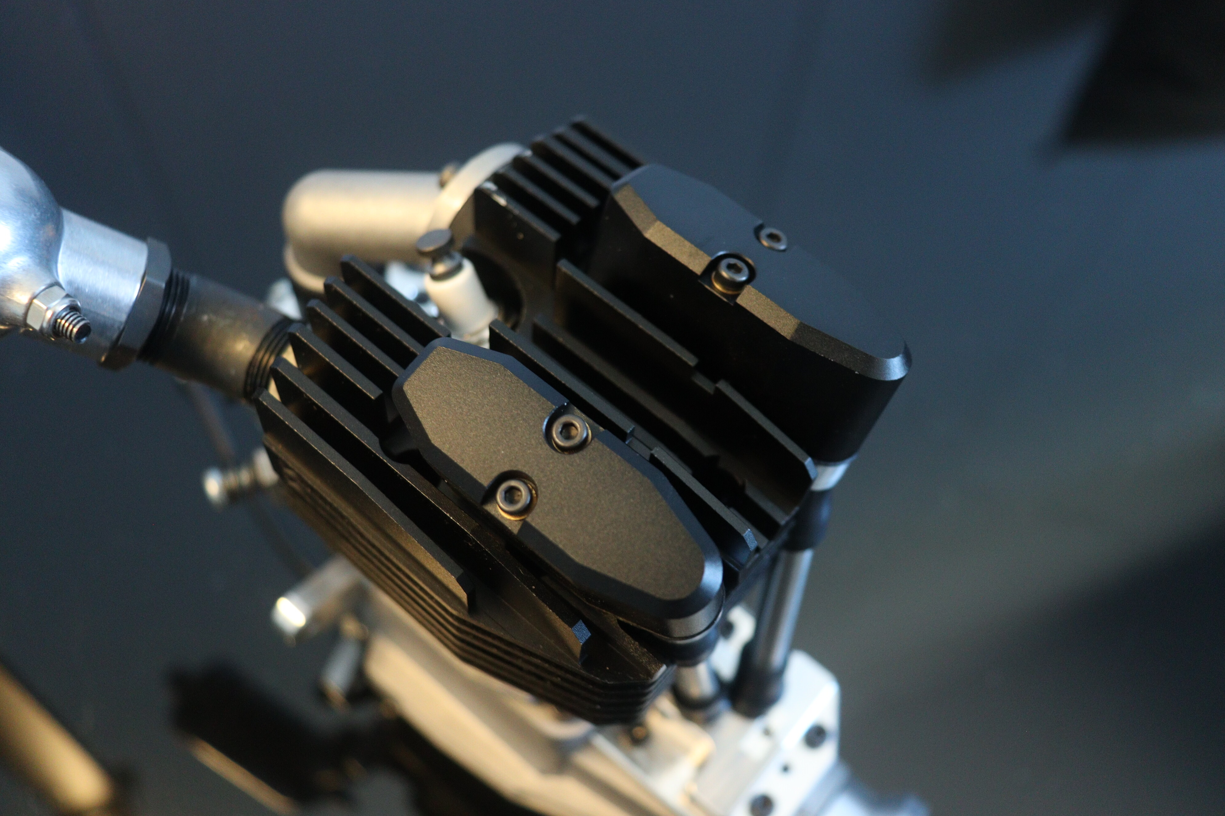 Cylinder head cooling fins and rocker cover details
