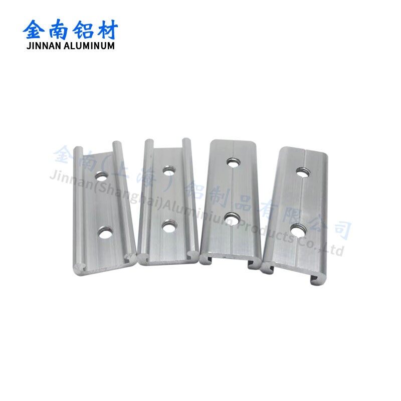 Square guardrail connector clip