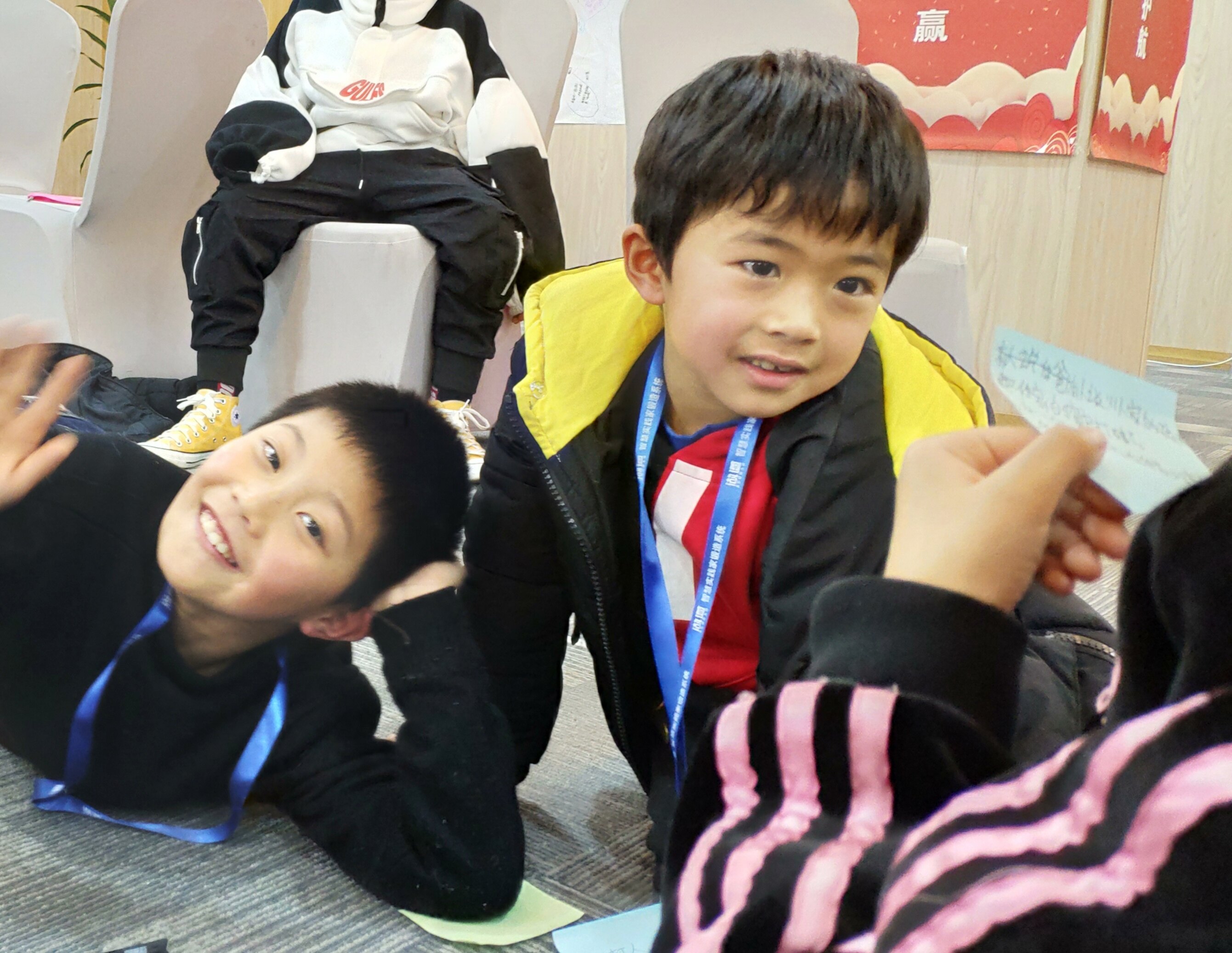 孩子们在团体活动中轻松交流