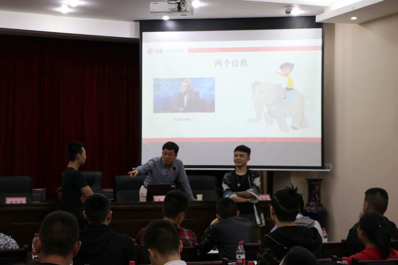 青少年训练营集体活动