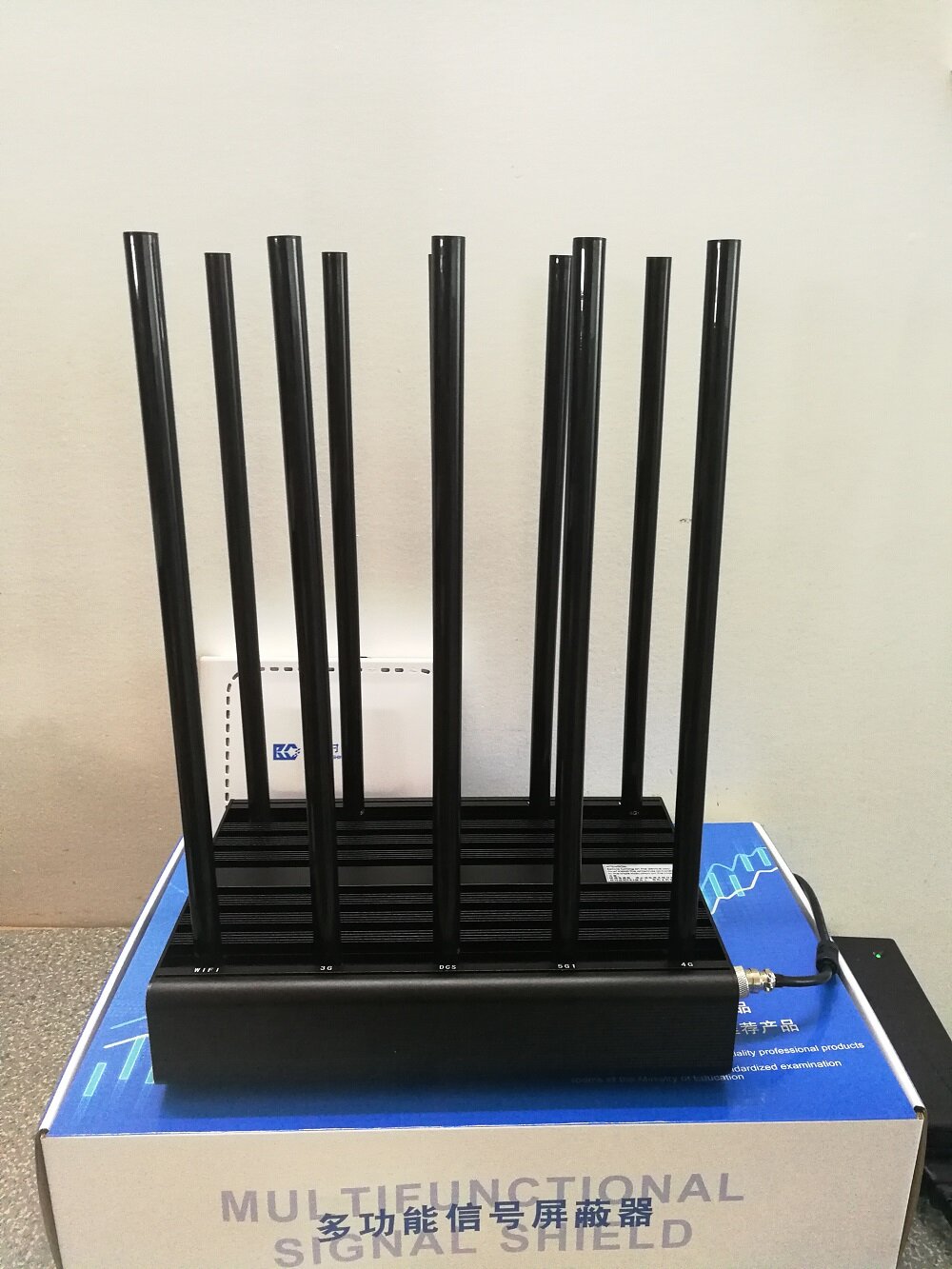 1W-10W全向射频天线 多频段兼容工业级无线通信天线 适用于2G/3G/5G/4G/WiFi/手机信号抑制反无人机系统