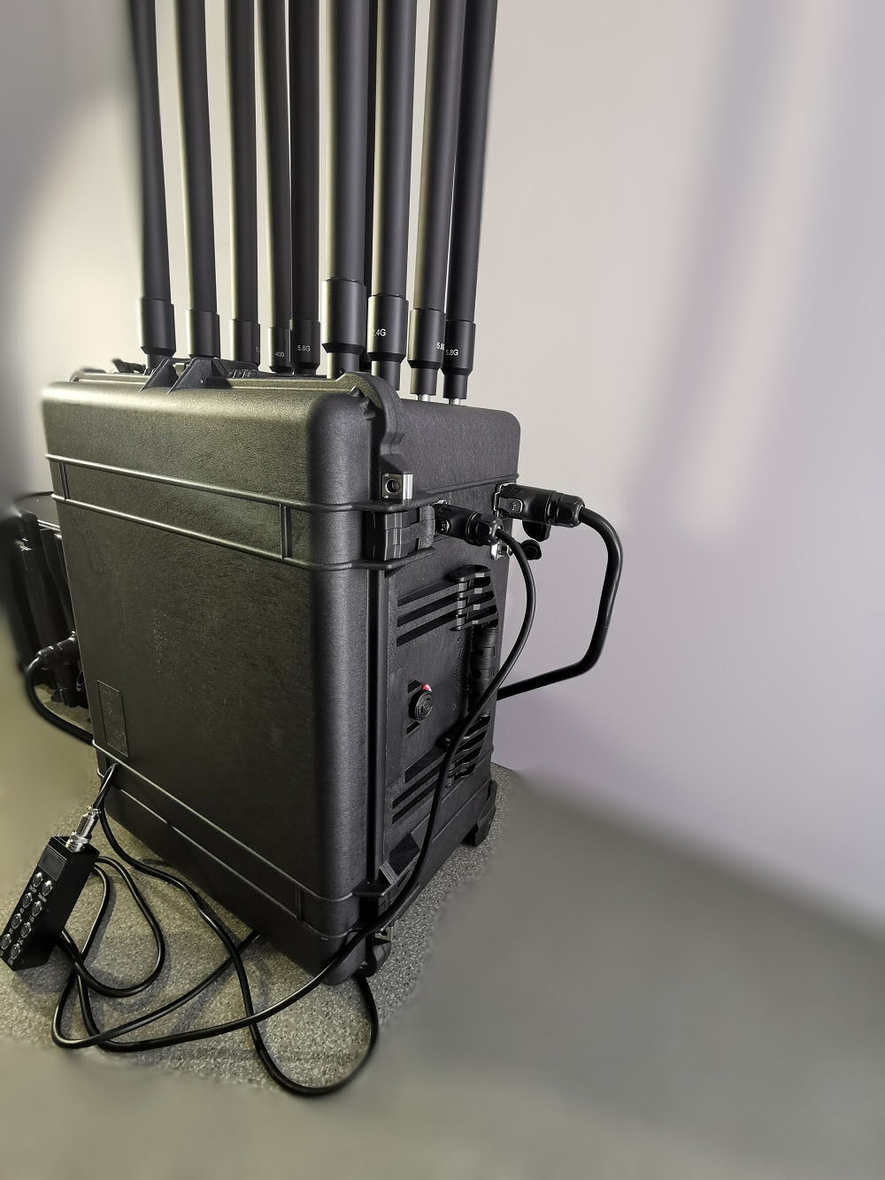 Portable Omni-directional High-Power Drone Jammer BCSK-LGX010 | 100W Multi-Band Coverage with 360° Field of View, Effective Range 500-3000m. Ideal for Prisons, Critical Sites, and Event Security.