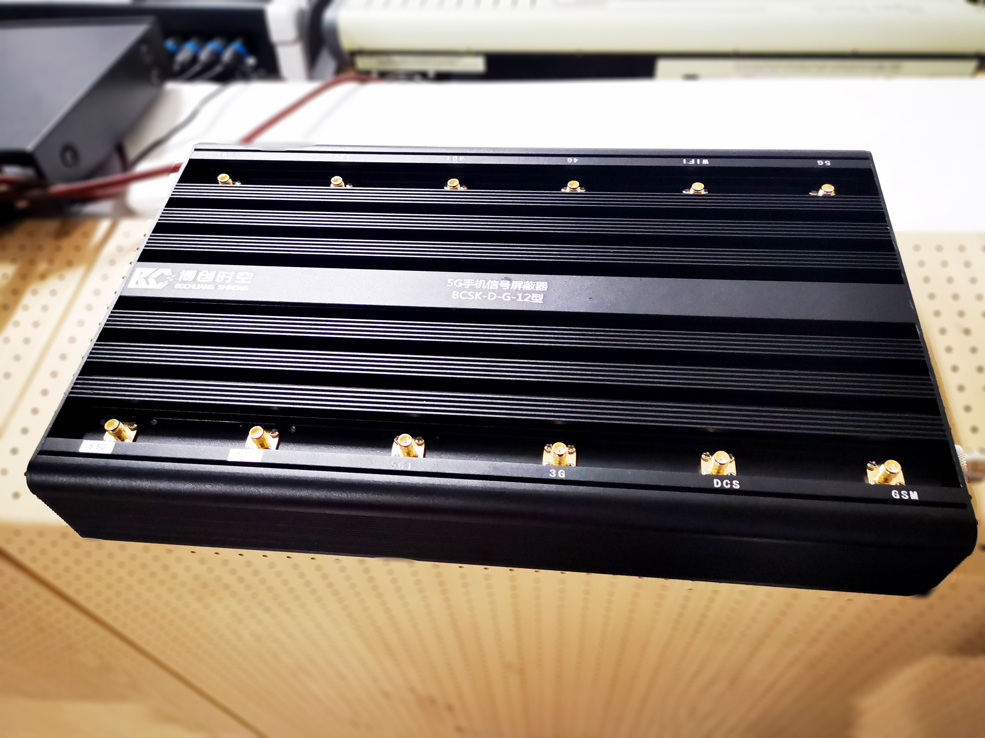 BCSK-D-G-12 12-Channel High-Power 5G Cell Phone Signal Jammer | Supports 5.8G WiFi & Bluetooth Blocking | For Military, Defense, and Government Conference Rooms