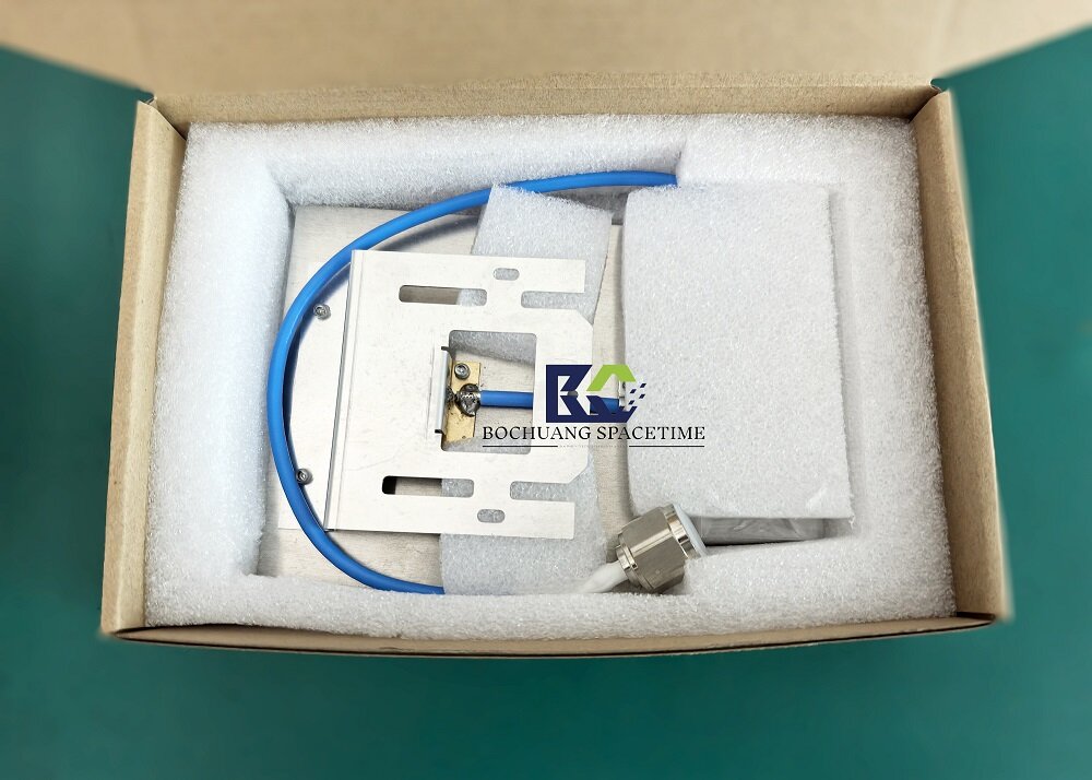 High-Gain Flat Panel Directional Antenna 850-965MHz, 8dBi Industrial-Grade Directional RF Module for Drone Countermeasures, Industrial IoT, and Long-Range Point-to-Point Communication Systems