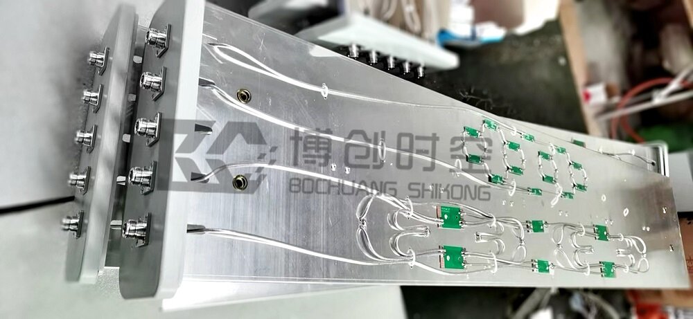 博创时空BCSK-JZTX06 户外六频段基站定向天线 | 900M-5.8G全频覆盖 100W大功率 65°波束 5G/4G/WiFi通信板状天线