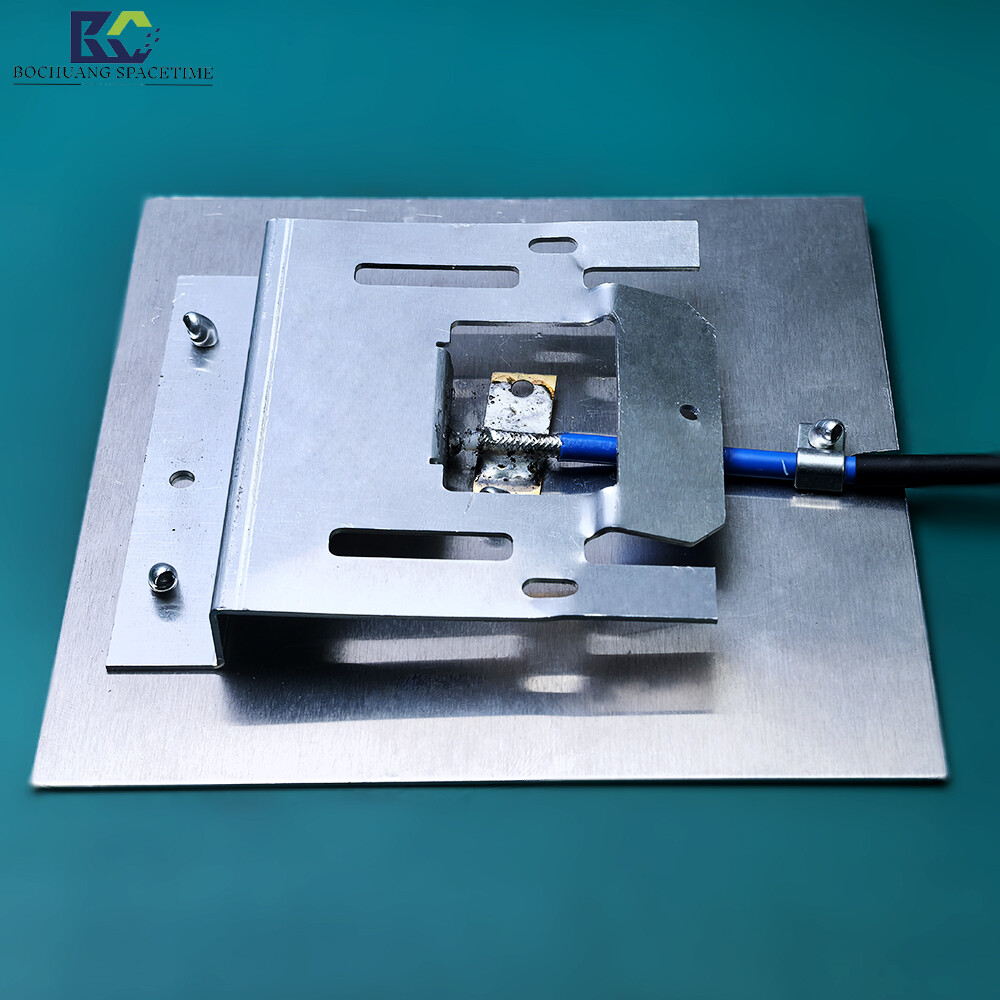 Outdoor Panel Directional Antenna 850M-950MHz High-Gain Directional Antenna for Drone Countermeasures, Industrial IoT, and Long-Range Point-to-Point Systems