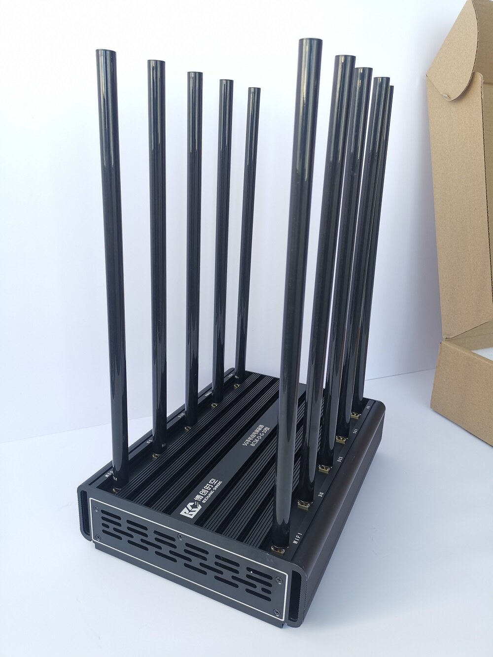 博创时空 BCSK-D-G-10 10路大功率5G手机信号屏蔽器 | 全频段WiFi蓝牙阻断仪 监狱/看守所/部队专用
