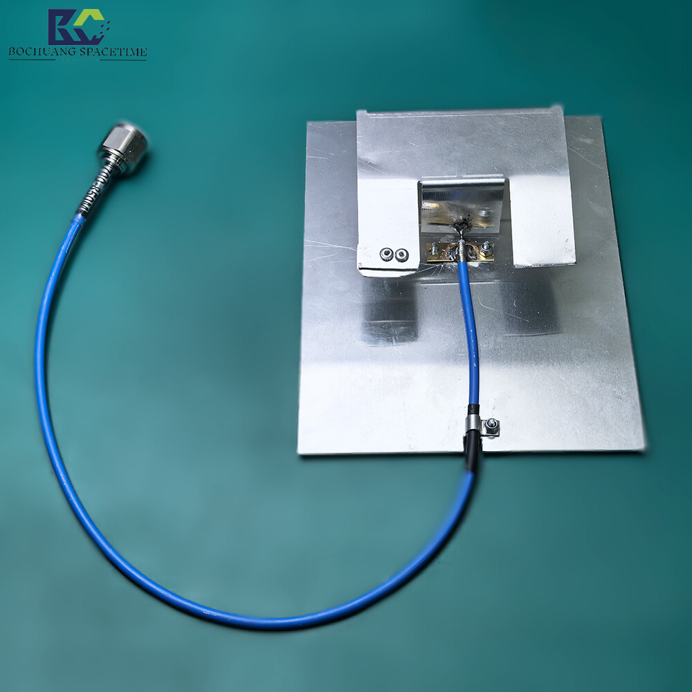 Aluminum Alloy Panel Directional Antenna 700M-850MHz High-Gain Directional Antenna for Drone Countermeasures, 5G Base Stations, and Industrial IoT Directional Coverage Systems