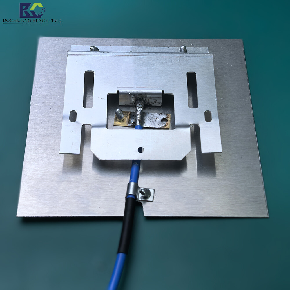 Outdoor Panel Directional Antenna 850M-950MHz High-Gain Directional Antenna for Drone Countermeasures, Industrial IoT, and Long-Range Point-to-Point Systems