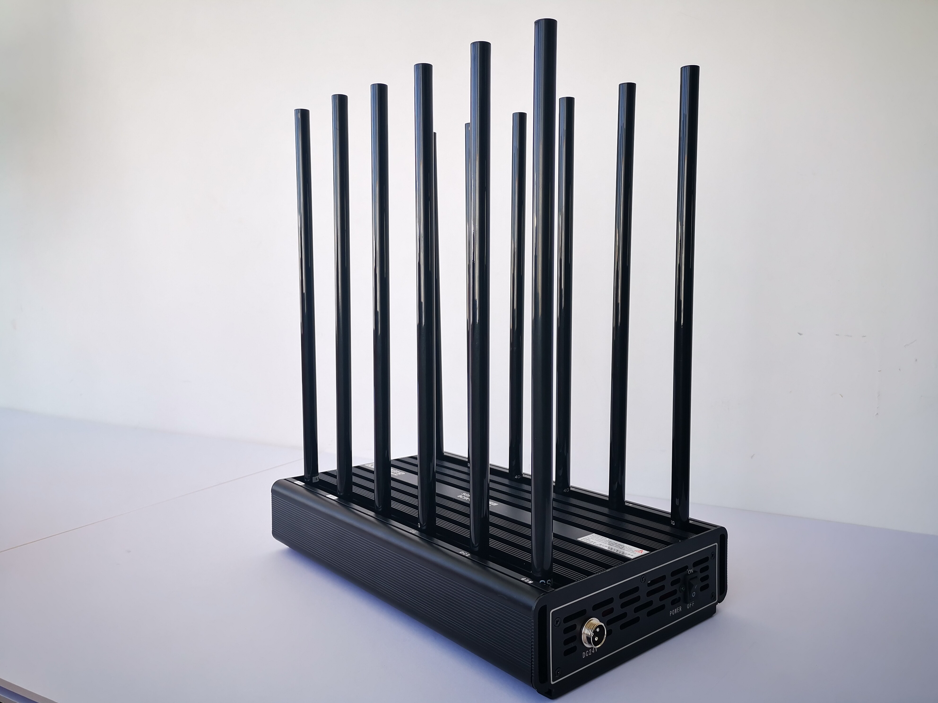 BCSK-D-G-12 12-Channel High-Power 5G Cell Phone Signal Jammer | Supports 5.8G WiFi & Bluetooth Blocking | For Military, Defense, and Government Conference Rooms
