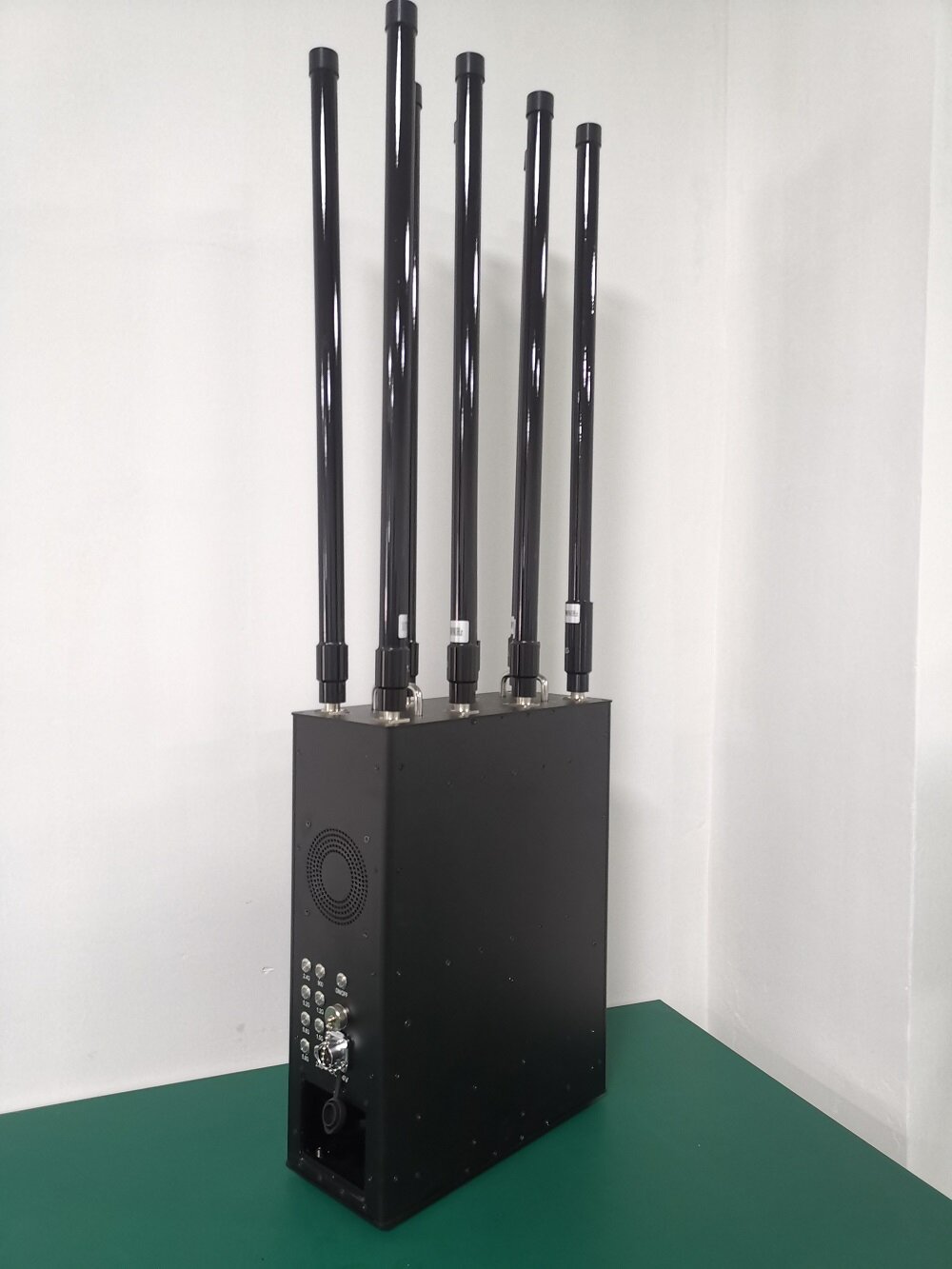 背包式无人机反制设备八频段30瓦 BCSK-BB08-3型 360°全向覆盖 500-1500m有效距离 单兵背负式低空防御系统