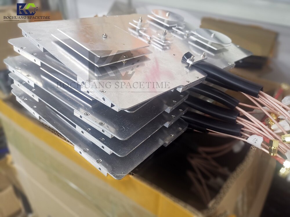 BCSK-PBTX03型 3频段定向平板天线 1.5/2.4/5.8GHz 12dBi高增益 无人机反制专用射频发射模块