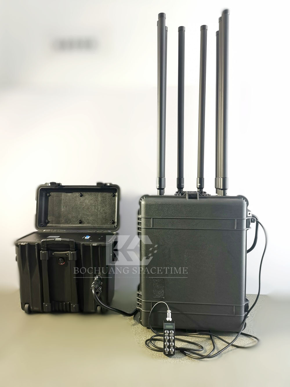 Portable Omni-directional High-Power Drone Jammer BCSK-LGX010 | 100W Multi-Band Coverage with 360° Field of View, Effective Range 500-3000m. Ideal for Prisons, Critical Sites, and Event Security.