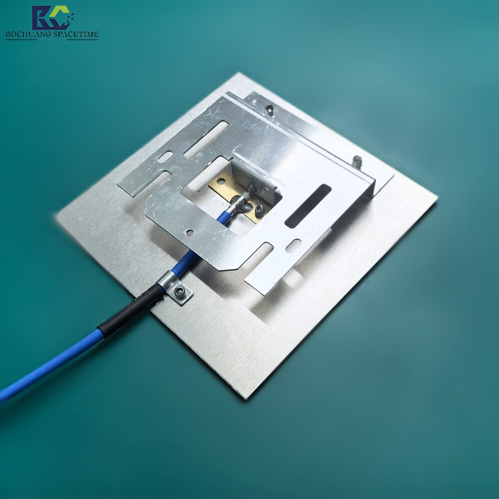 High-Gain Flat Panel Directional Antenna 850-965MHz, 8dBi Industrial-Grade Directional RF Module for Drone Countermeasures, Industrial IoT, and Long-Range Point-to-Point Communication Systems