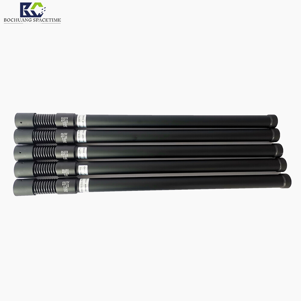 32×600mm vehicle-mounted fiberglass spring antenna, designed for mobile platforms. Supports 4G/5G/WiFi and UAV countermeasure bands, 100W high power output, IP67 water and dust resistance with shock protection, and features a secure flange mount.