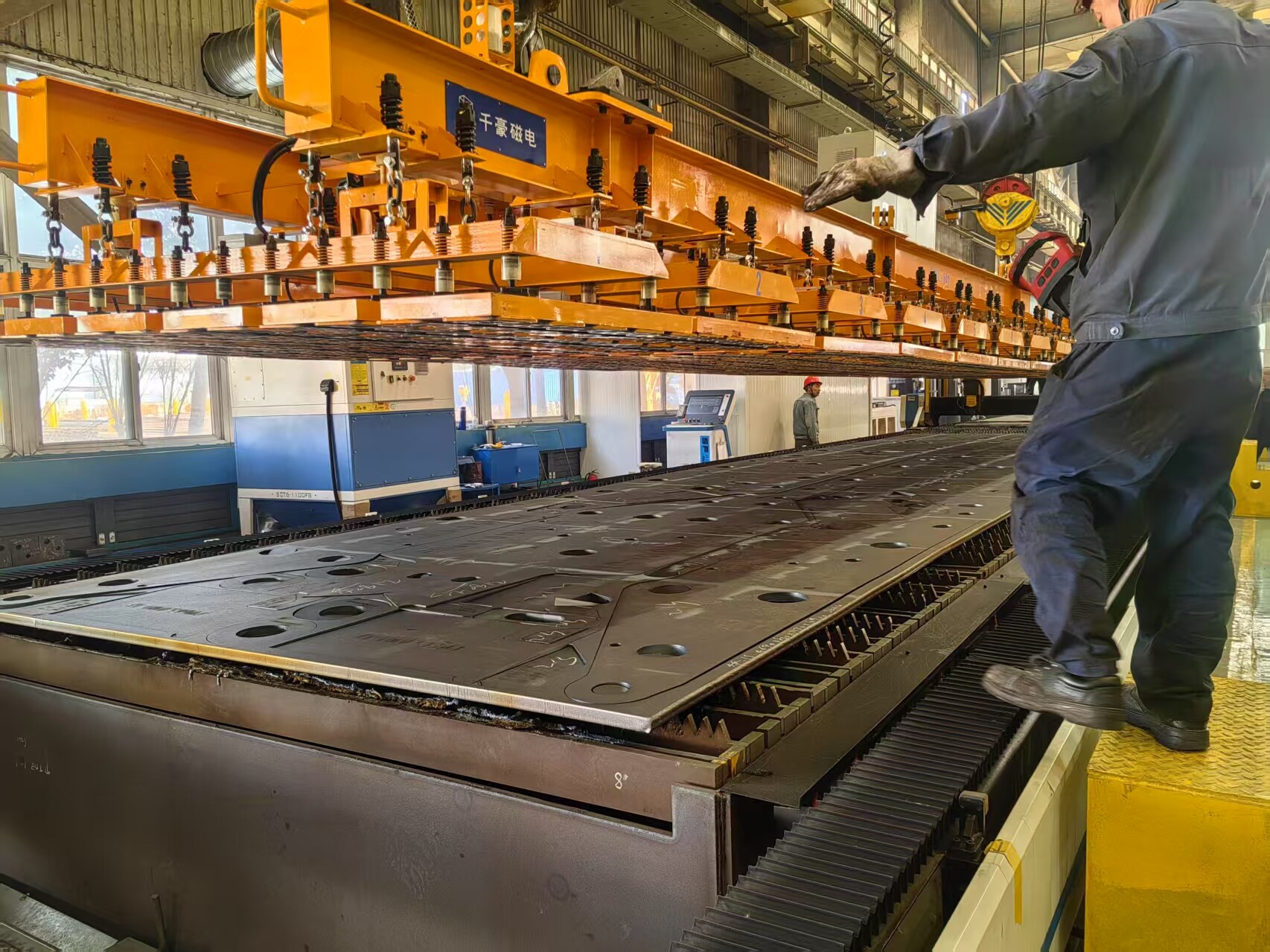 Full-Coverage Electro-Permanent Magnet