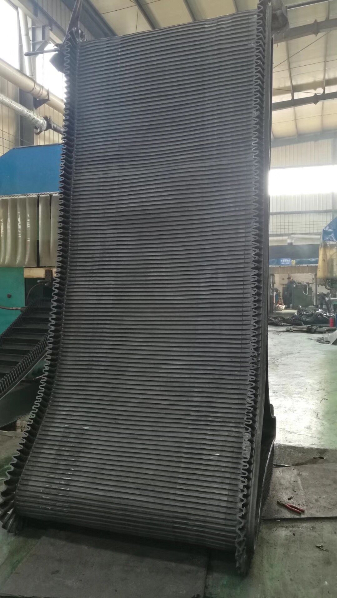 5-meter-wide conveyor belt