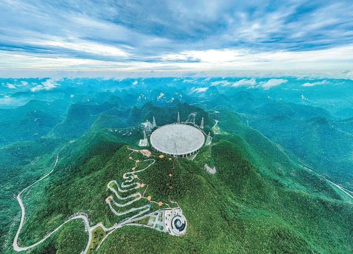 Real-time account of a 4-person overseas Chinese family's 9-day all-inclusive Guizhou tour: Routes for Zhijin Cave, Wumeng Grassland, and FAST