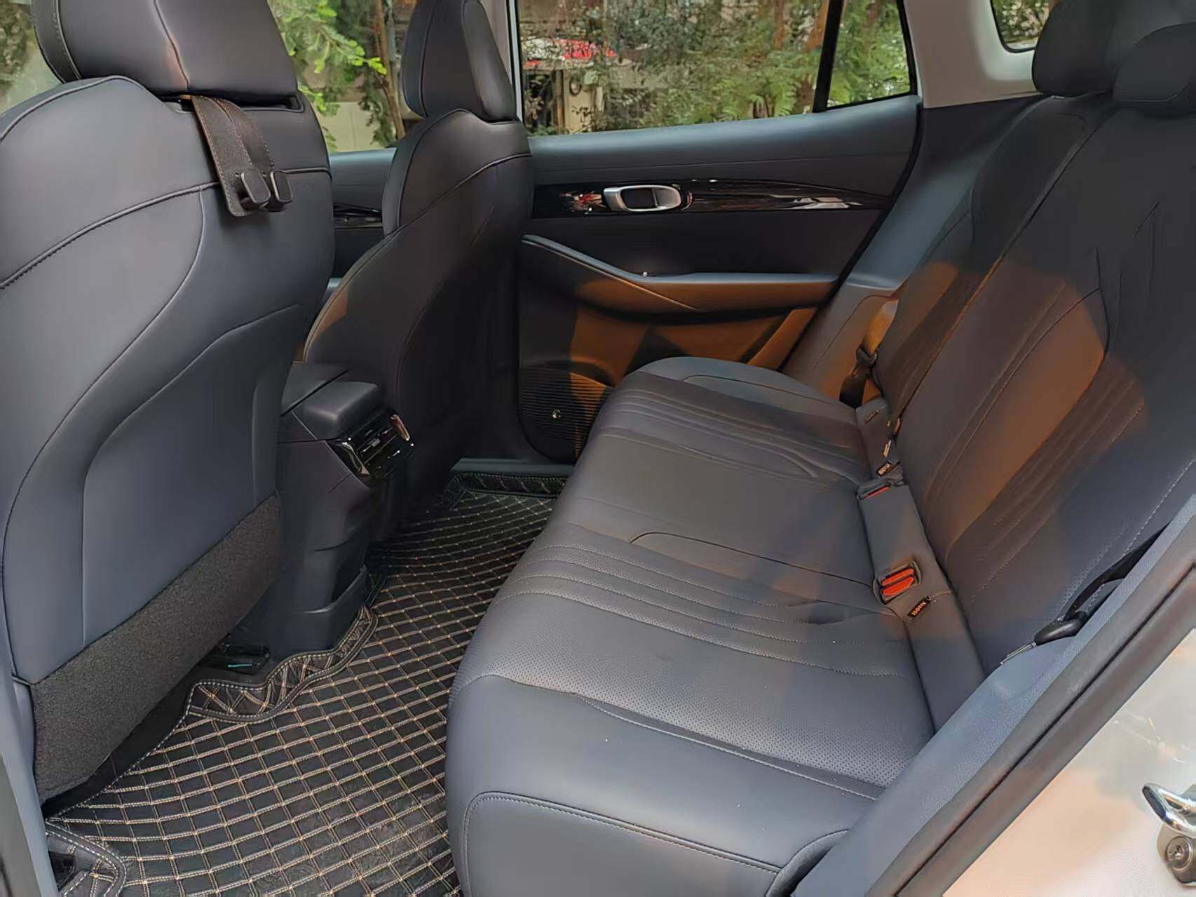 5座SUV 实拍图 3