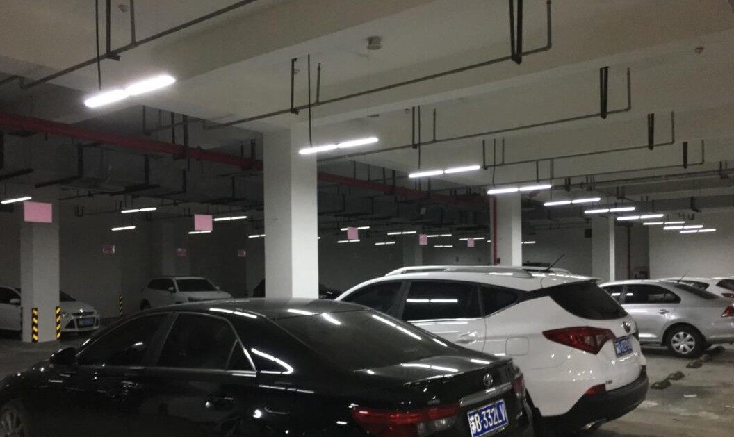 自适应车位灯