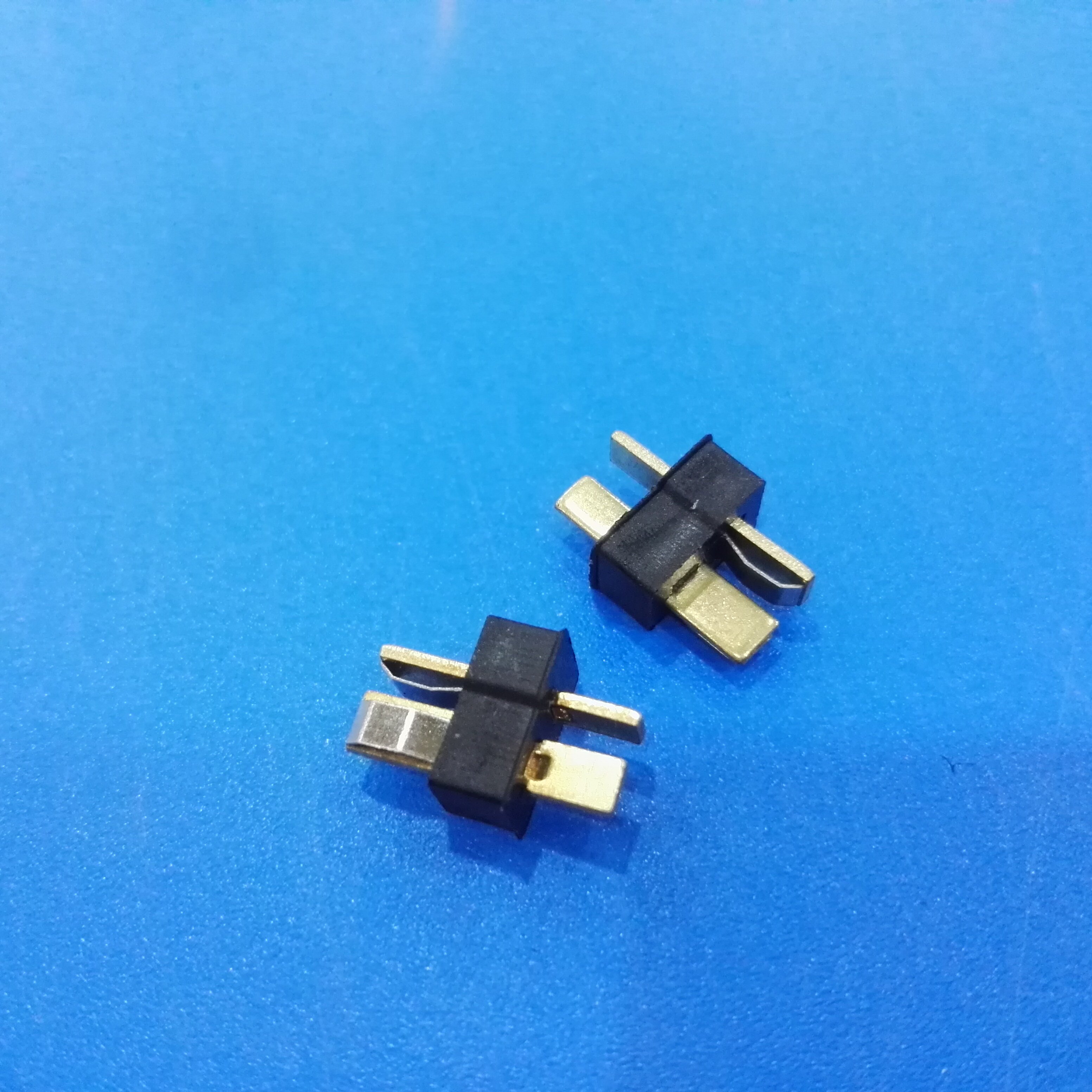 Small T-connector male and female plugs - Image 3