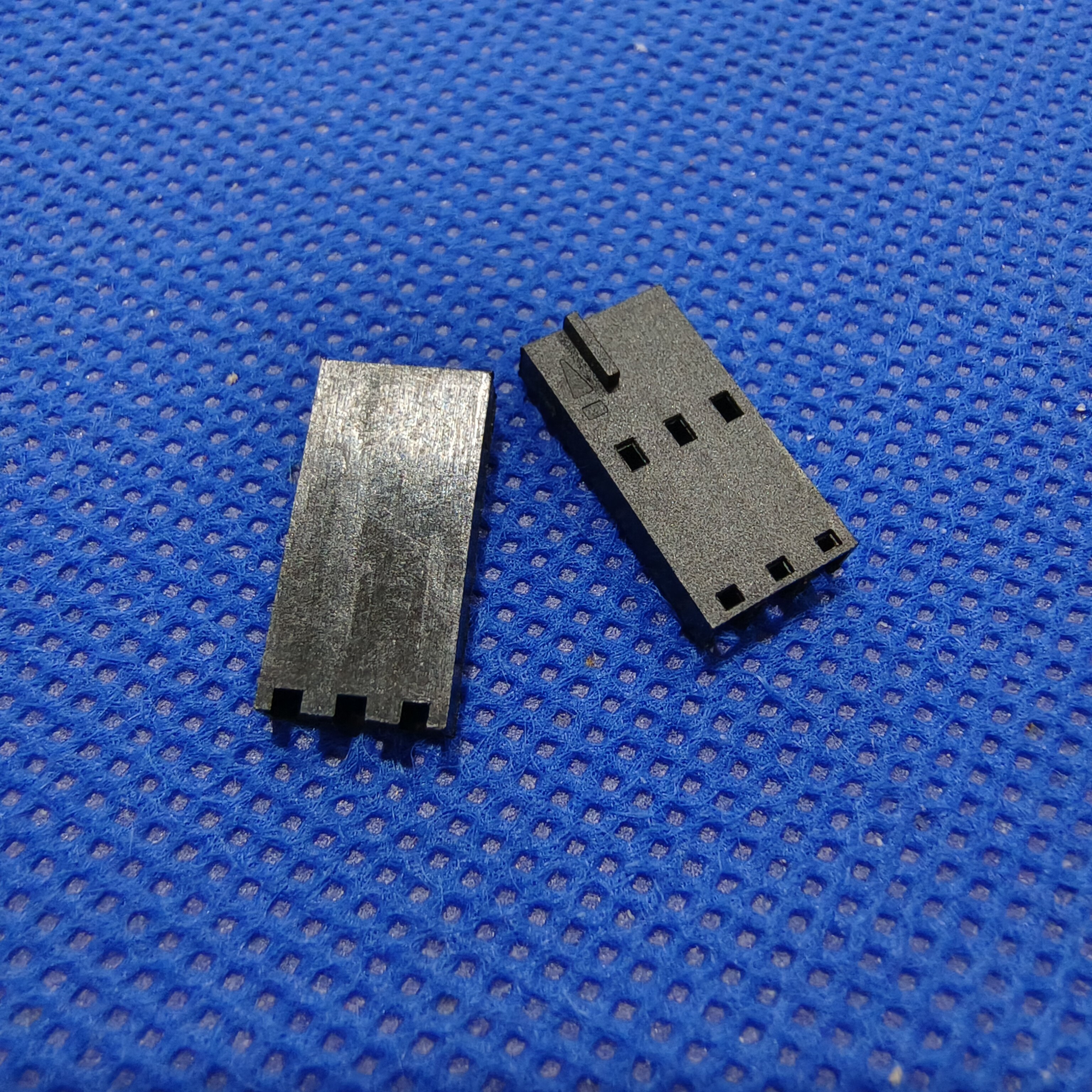 MOLEX 70066 SL Series Dupont Locking Housing, No Latch - Image 3