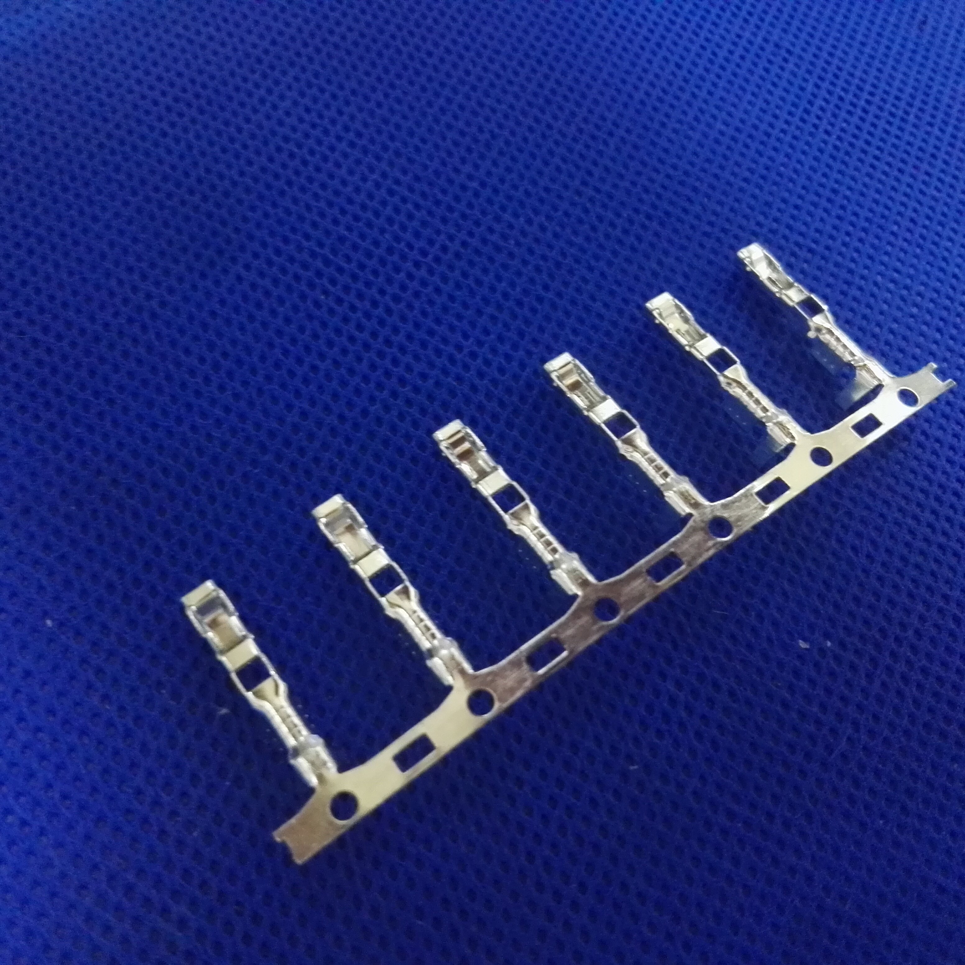 MOLEX 35965-0200/9200 8.0 Pitch Housing Locking Terminal - Image 5