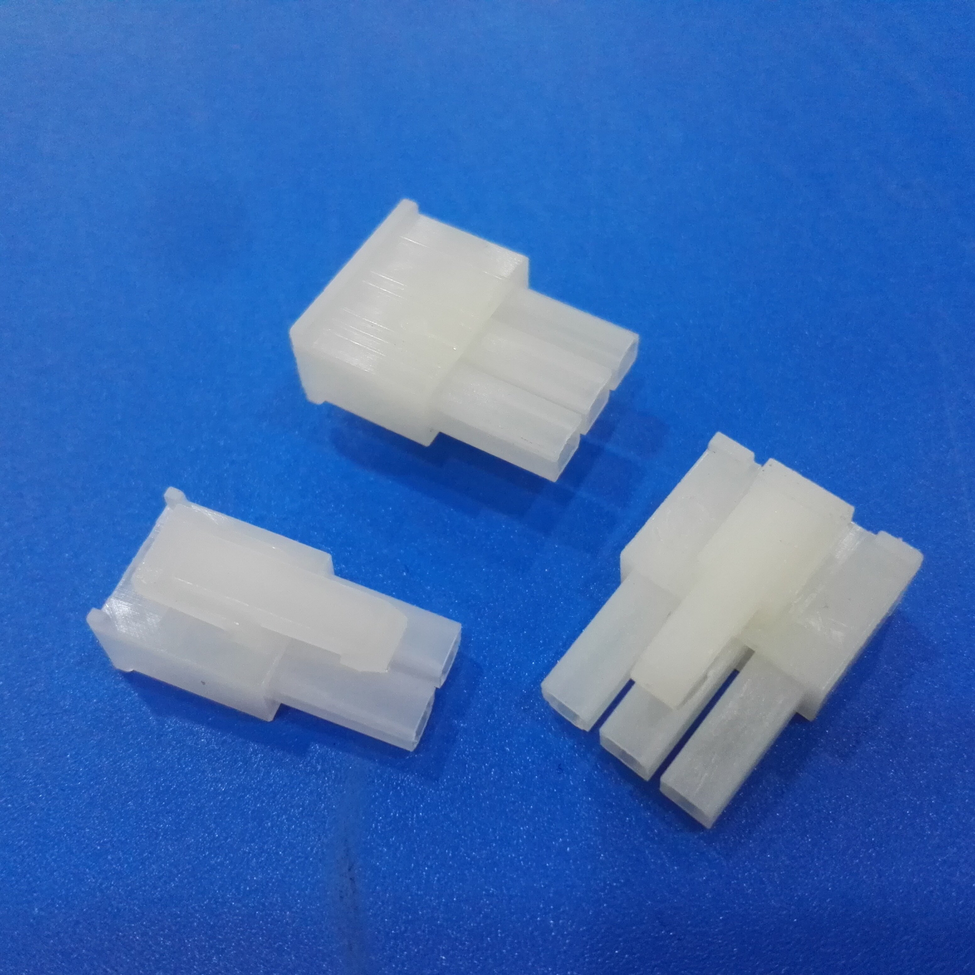 MOLEX 5557-02R2 4.2 Pitch Single-Row Male Housing