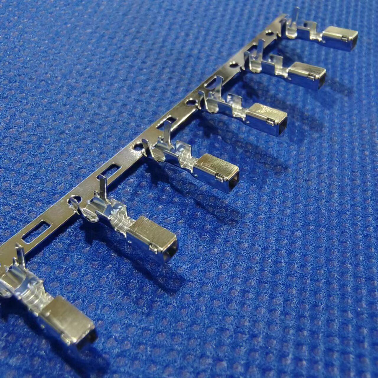 TE 5004 Series 5.0 Pitch Housing Locking Terminal, Image 9