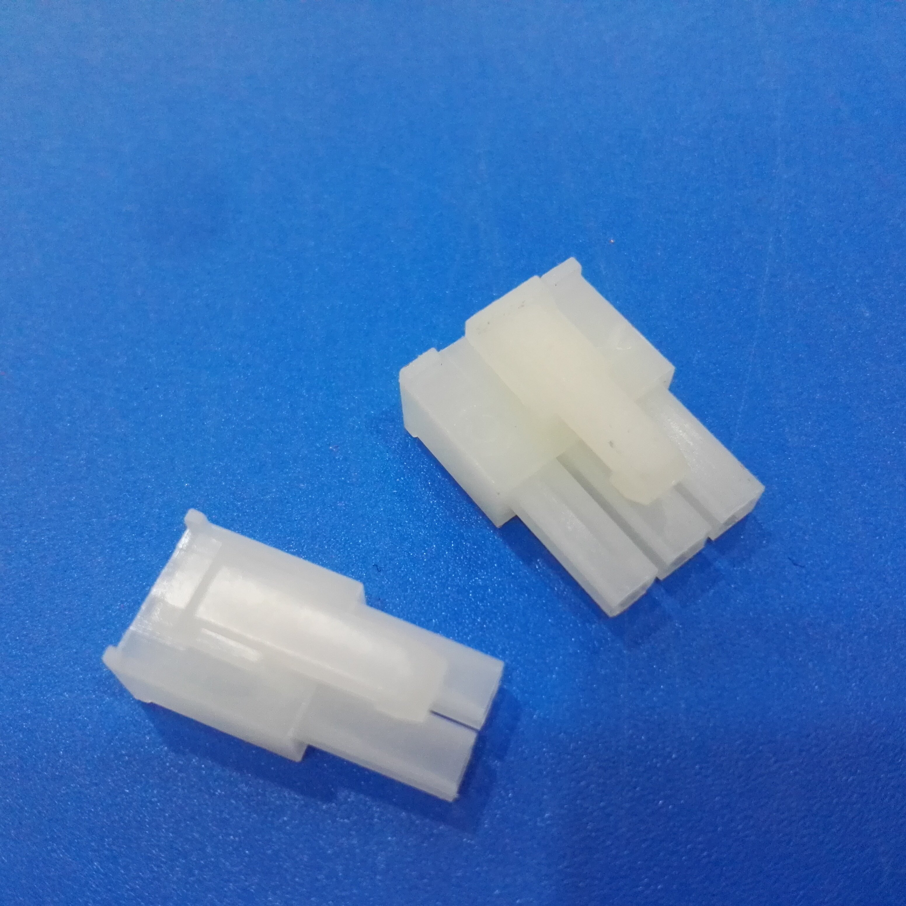 MOLEX 5557-02R2 4.2 Pitch Single Row Male Housing Image 3