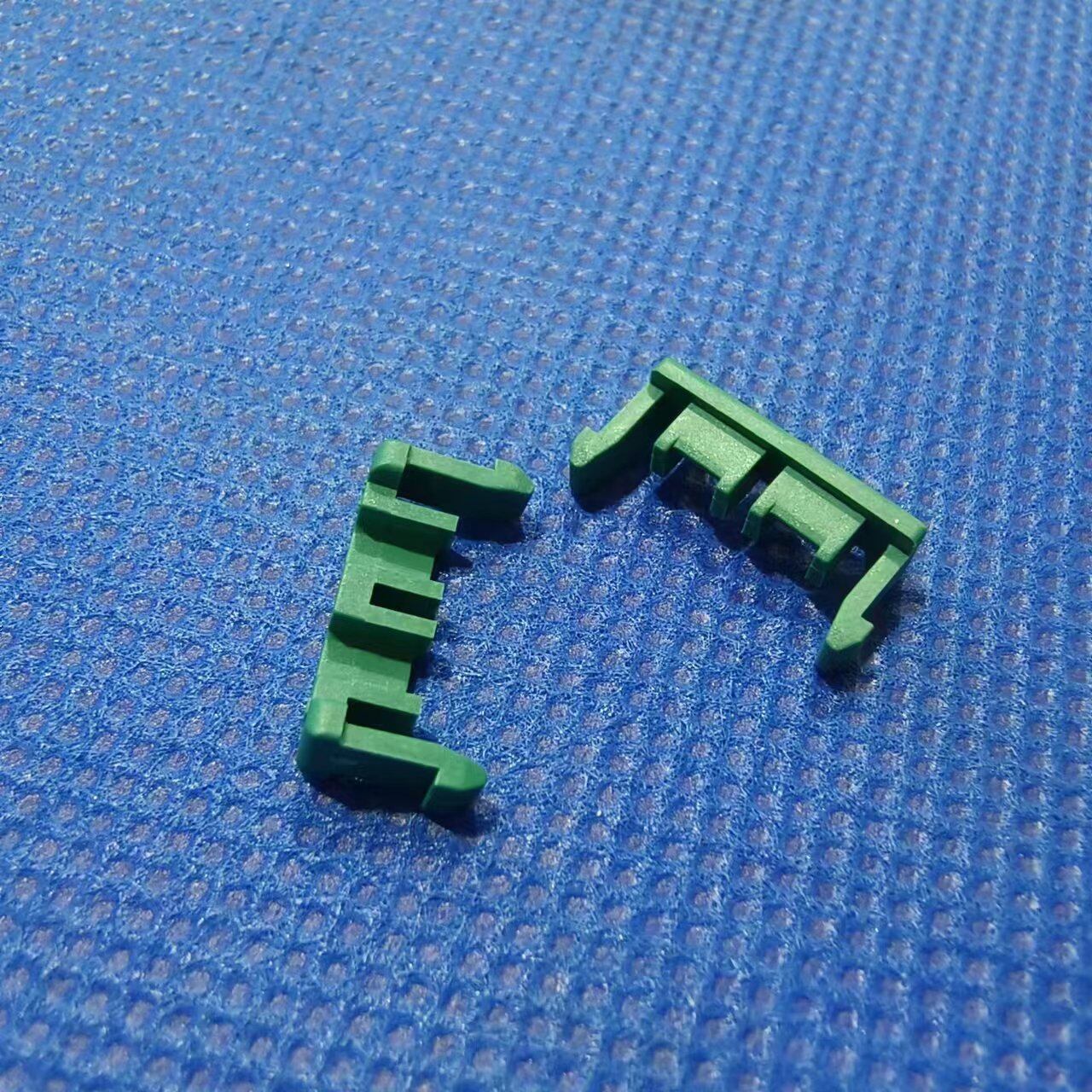 TE 5004 Series 5.0 Pitch Housing Locking Tab Terminal Image 5