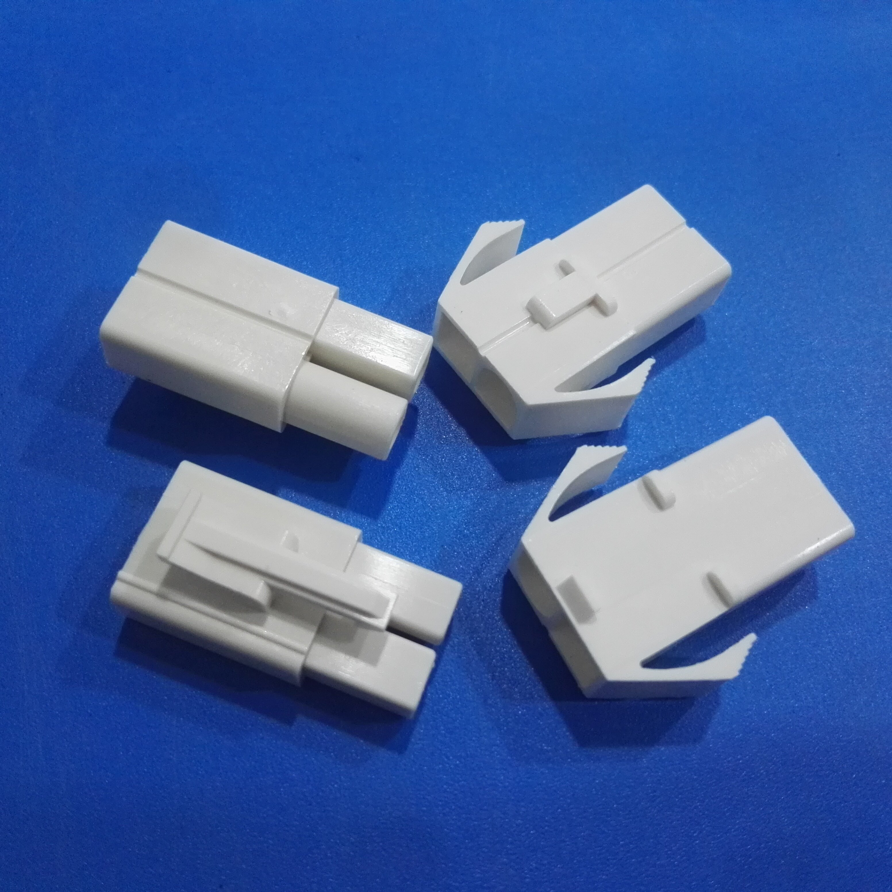 L6. 2 Male/Female Terminal Housing